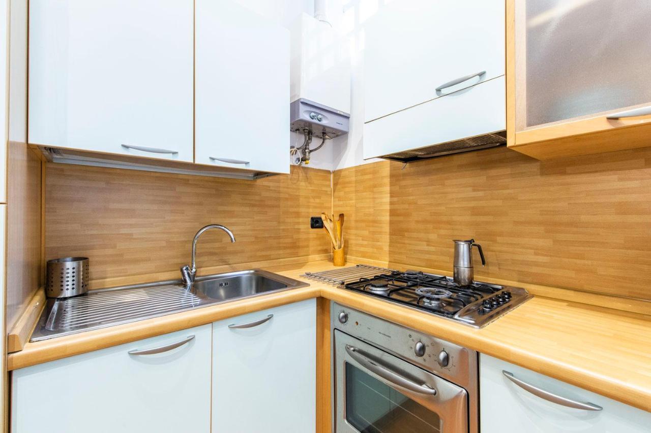 Extensive Terrace Navigli Toy Artistic Apartment Milan Exterior photo